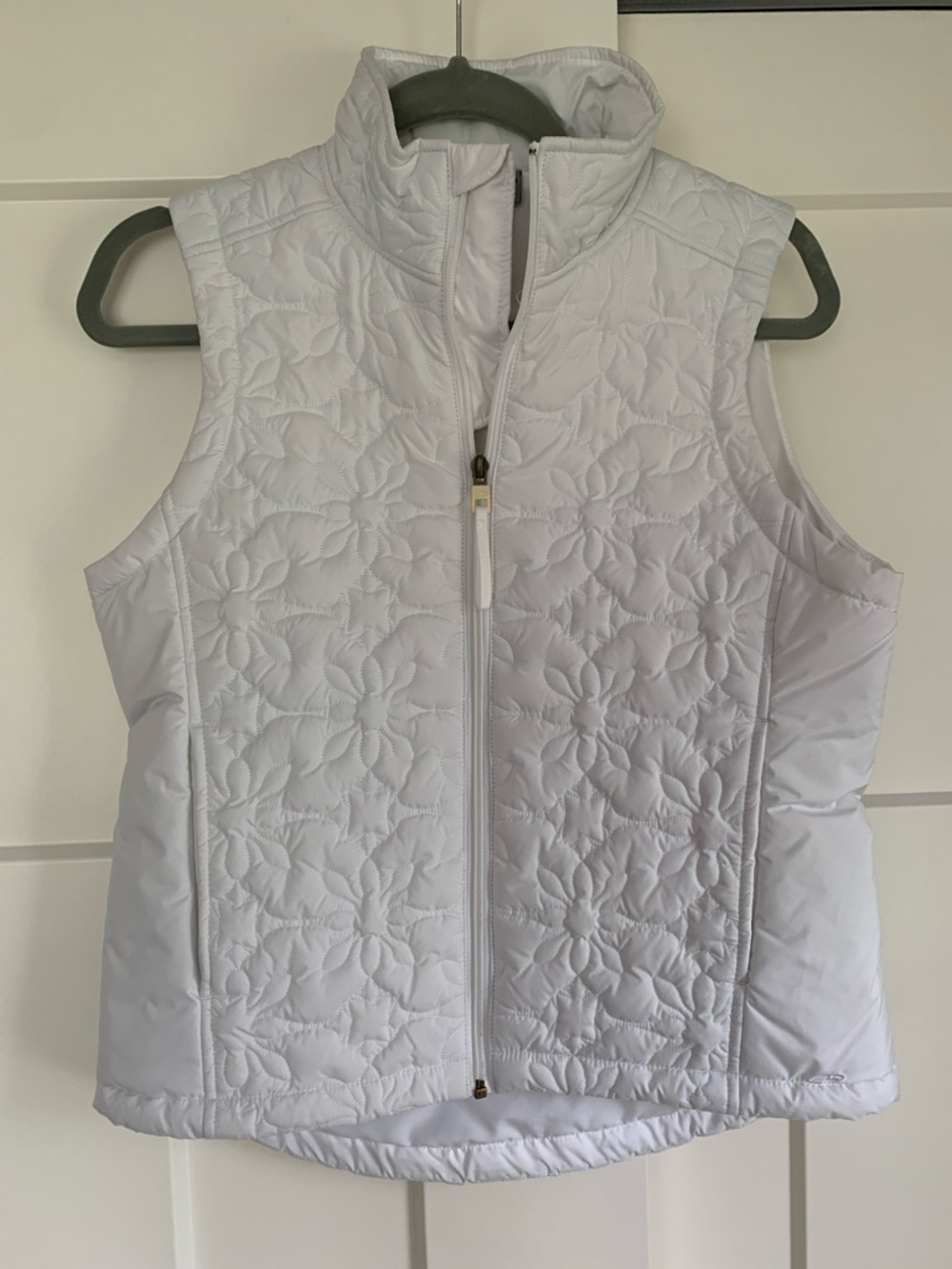 {Champion} White Quilted Floral Sleeveless Vest